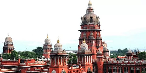 கட்டணம் செலுத்தாத மாணவர்களின் சான்றிதழ்களில் கட்டண பாக்கியை குறிப்பிடலாம் - நீதிமன்றம்