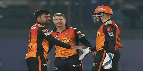 “என்ன வார்னர், ரஷீத் கானுக்கே இடமில்லையா..?” - ஷாக் ஆகும் ஹைதராபாத் அணி ரசிகர்கள்!