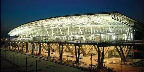 ஒமிக்ரான் பரவலை தடுக்க விமான நிலையங்களில் அமலுக்கு வந்தன புதிய கட்டுப்பாடுகள்