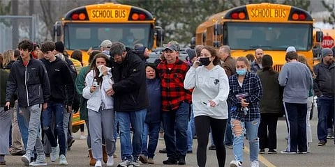 அமெரிக்கா: பள்ளி வளாகத்தில் துப்பாக்கி சூடு நடத்திய 15 வயது மாணவன்; 3 மாணவர்கள் உயிரிழப்பு