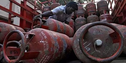 வர்த்தக சிலிண்டர் விலை ரூ.101 உயர்ந்து ரூ.2,234க்கு விற்பனை