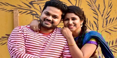 கர்ப்பிணியாக இருப்பதால் ’ராஜா ராணி 2’ சீரியலிலிருந்து விலகுகிறேனா? -ஆல்யா மானசா விளக்கம்