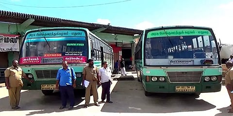 தேனி: 21 மாதங்களுக்குப் பிறகு கேரளாவுக்கு இயக்கப்பட்ட அரசு பேருந்து-தொழிலாளர்கள் மகிழ்ச்சி