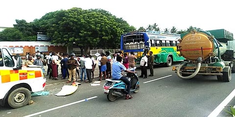 திண்டுக்கல்: நின்றிருந்த பேருந்து மீது 108 ஆம்புலன்ஸ் மோதிய விபத்தில் இருவர் உயிரிழப்பு