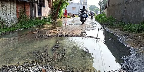 பெரம்பலூர்: குடியிருப்புகளை சூழ்ந்த கழிவுநீர்; நோய்த்தொற்று அச்சத்தில் பொதுமக்கள்