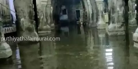 ஸ்ரீவில்லிபுத்தூர் வைத்தியநாத சுவாமி கோயிலில் 2-வது நாளாக தேங்கி நிற்கும் மழைநீர்