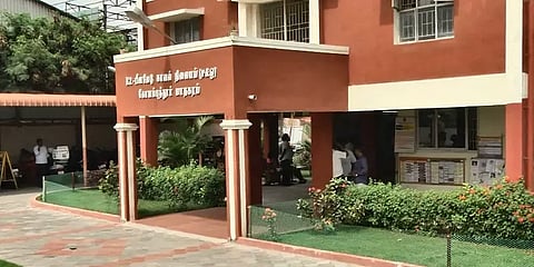 கோவை: காதலன் மீது ஆசிட் ஊற்றி கத்தியால் குத்திவிட்டு காதலியும் தற்கொலைக்கு முயற்சி