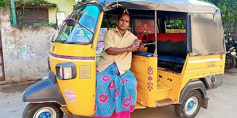 எளியோரின் வலிமைக் கதைகள் 7 - "ரெண்டு பேரும் ஆட்டோ ஓட்டுறோம்... வீட்டு வேலைலயும் சரிசமம்!"