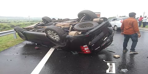 நெல்லையில் பைக் - கார் மோதல்: மருத்துவக் கல்லூரி மாணவிகள் இருவர் உட்பட 3 பேர் உயிரிழப்பு