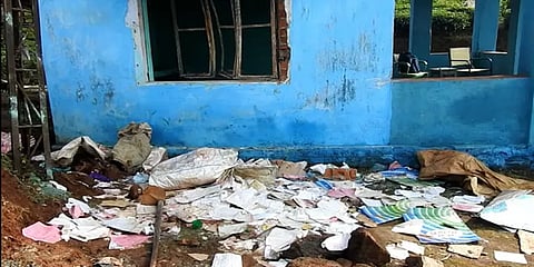 அரசு தேயிலைத் தோட்ட அலுவலகத்திற்குள் புகுந்து கோப்புகளை சேதப்படுத்திய காட்டு யானைகள்