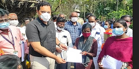 பெற்றோரை இழந்த பிள்ளைகளுக்கு வீடு கட்டித்தர ஆணை வழங்கிய செங்கல்பட்டு மாவட்ட ஆட்சியர்