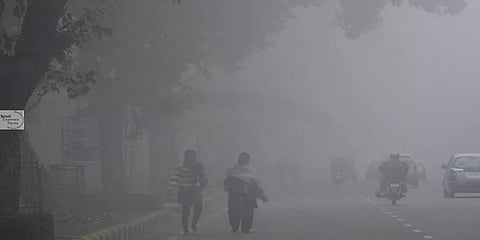 சென்னையில் பல்வேறு பகுதிகளில் பனிப்பொழிவு - வாகன ஓட்டிகள் சிரமம்