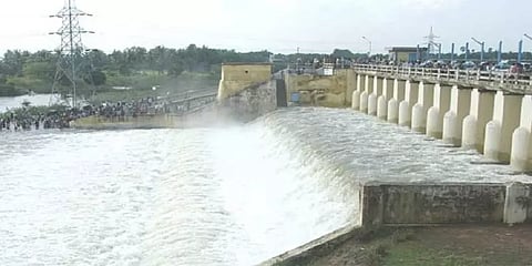 சென்னை: மழை குறைந்ததால் ஏரிகளிலிருந்து திறக்கப்படும் உபரிநீர் குறைப்பு