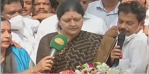 “ஒன்றிணைவோம் கரம் கோர்ப்போம்” – ஜெயலலிதா நினைவிடத்தில் சசிகலா சூளுரை