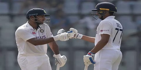 முழங்கையை பதம் பார்த்த சவுதி வீசிய பந்து.. காயத்தால் அவதிப்படும் மயங்க் அகர்வால்