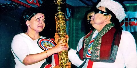 “அதிமுக பொதுச் செயலாளரை அடிப்படை உறுப்பினர்கள் தேர்ந்தெடுத்ததில்லை” - துரை கருணா!