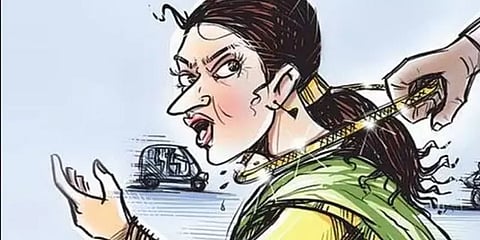 புனே: வயதான தம்பதியிடம் போலீசார்போல் நடித்து ரூ.2.6 லட்சம் மதிப்புள்ள நகைகள் கொள்ளை