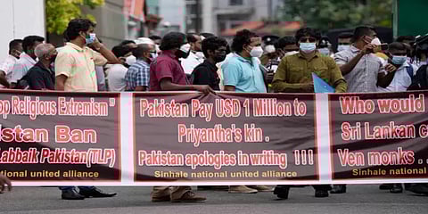 இலங்கை தொழிலதிபர் படுகொலை: கொழும்பில் பாக்., தூதரகம் முன்பு போராட்டம்