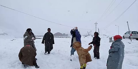 காஷ்மீரில் குளிர்காலம் - குவியும் சுற்றுலாப் பயணிகள்