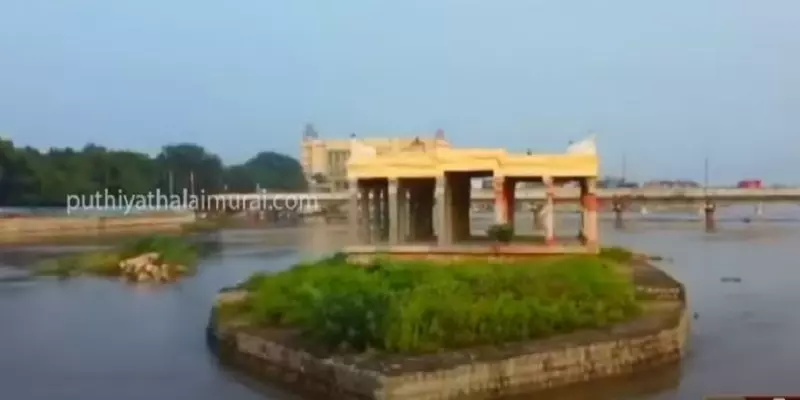 மதுரை: வெள்ளத்திற்கு நடுவே கம்பீரமாய் நிற்கும் மைய மண்டபம்