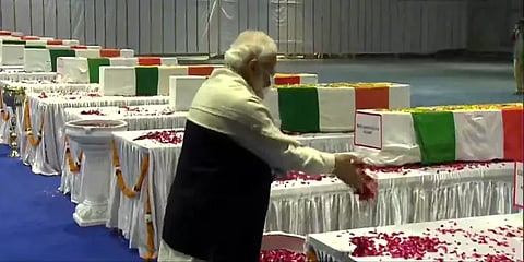 பிபின் ராவத் உள்ளிட்ட 13 பேரின் உடலுக்கு பிரதமர் மோடி அஞ்சலி