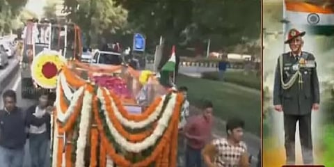 தொடங்கியது முப்படைகளின் தலைமை தளபதி பிபின் ராவத் இறுதி ஊர்வலம்