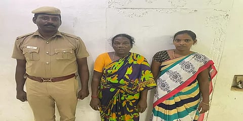 கணவரில்லை; கைவிட்ட பிள்ளைகள் - கடலில் விழுந்து தற்கொலைக்கு முயன்ற பெண்; காப்பாற்றிய காவலர்