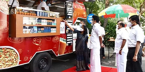 அரசு சார்பில் ரூ.3 கோடி மதிப்பில் நடமாடும் டீ கடைகள்: தொடங்கி வைத்தார் முதல்வர் ஸ்டாலின்