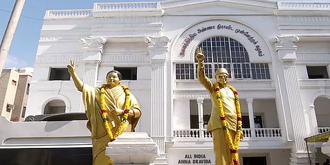 'எங்கள் போர்ப்படைத் தளபதிகளை பார்த்து திமுக அஞ்சுகிறது' - ரெய்டுக்கு அதிமுக கண்டனம்