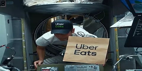 சர்வதேச விண்வெளி மையத்தில் உள்ள வீரர்களுக்கு உணவு டெலிவரி செய்த உபர் ஈட்ஸ்