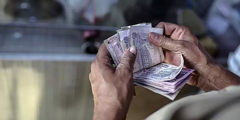 நீதிபதிக்கு லஞ்சம் கொடுக்க முயன்றவரை விடுவிக்க முடியாது: நீதிமன்றம் உத்தரவு