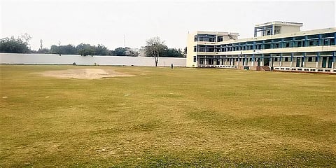 அரசுப்பள்ளி மைதானத்தை தனியார் பள்ளி பயன்படுத்த அனுமதித்தது எப்படி?- நீதிமன்றம் கேள்வி