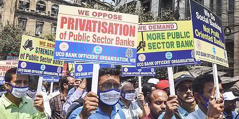 2-வது நாளாக தொடரும் வங்கி ஊழியர்கள் வேலைநிறுத்தம்