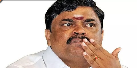 பண மோசடி வழக்கு: ராஜேந்திர பாலாஜியை கைது செய்ய 3 தனிப்படை