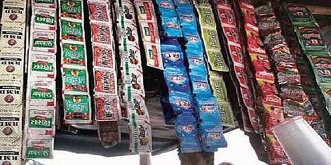 குட்கா போன்ற தடைசெய்யப்பட்ட புகையிலைப் பொருட்களை விற்பனை செய்த 100 கடைகளுக்கு சீல்