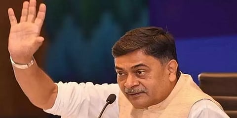 24 மணி நேரமும் குறைந்த கட்டணத்தில் தடையின்றி மின்சாரம் கிடைக்கவேண்டும் - ஆர்.கே.சிங்