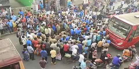 சென்னை: பேருந்து நடத்துனரை தாக்கிய பள்ளி மாணவர்கள் இருவர் கைது