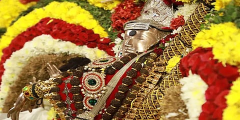 திருத்தணி: திருவாலங்காடு வடாரண்யேஸ்வரர் கோயிலில் விடிய விடிய நடைபெற்ற ஆருத்ரா அபிஷேகம்