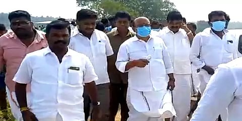 பொள்ளாச்சி ஜெயராமன் மீது காலணி வீச முயற்சி:: இரு கட்சியினரிடையே தள்ளுமுள்ளு