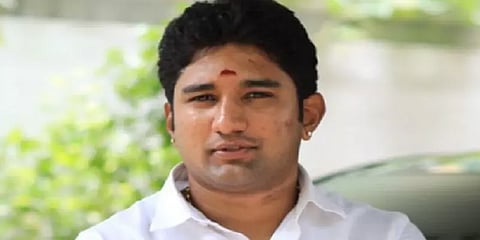 சசிகலா உறவினர் விவேக் ஜெயராமனிடம் விசாரணை