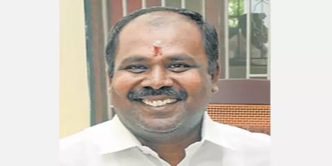 "தீவிரவாதியைத் தேடுவதுபோல ராஜேந்திர பாலாஜியை அரசு தேடுகிறது"- ஆர்.பி உதயகுமார் பேட்டி