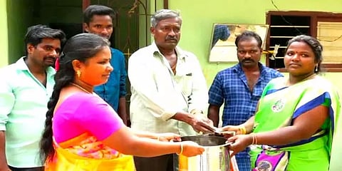 தேசிய விவசாயிகள் தினம்: கூலித் தொழிலாளிகளுக்கு லாபத்தை போனஸாக கொடுக்கும் விவசாயி