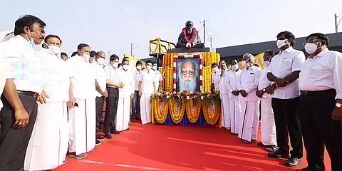 48-வது நினைவு நாளையொட்டி பெரியார் சிலைக்கு முதல்வர் மு.க.ஸ்டாலின் மரியாதை