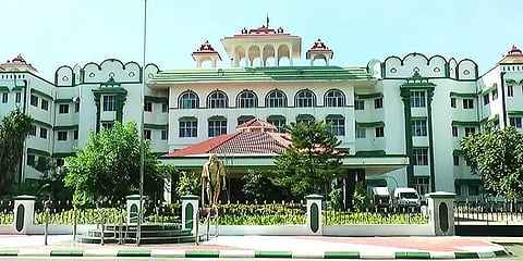 புகார் அளித்த பெண் வேண்டாம் என்றாலும் பாலியல் தொல்லை அளித்தவர் மீது நடவடிக்கை - நீதிமன்றம்