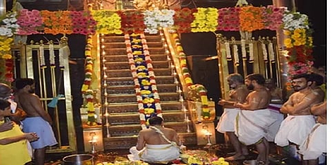 சபரிமலை ஐயப்பன் கோயிலில் நாளை மண்டல பூஜை