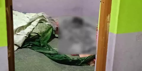 பெரம்பலூர்: அடக்கம் செய்த தாயின் சடலத்தை தோண்டி எடுத்து வீட்டில் வைத்திருந்த மகன்