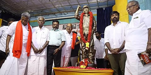 இயக்குநர் எஸ்.பி.ஜனநாதன் சிலை திறப்பு விழா: அரசியல் தலைவர்கள், திரைத்துறையினர் பங்கேற்பு