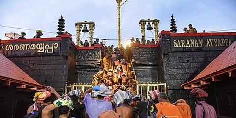 சபரிமலை ஐயப்பன் கோயிலில் நிறைவுபெற்றது மண்டல பூஜை