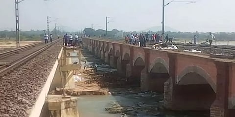 வேலூர்: பொன்னை ஆற்றுப்பாலத்தில் மீண்டும் ரயில்கள் இயக்கம்