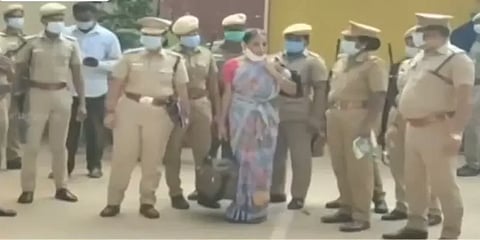 ஒரு மாதம் பரோல் - சிறையில் இருந்து வெளியே வந்தார் நளினி